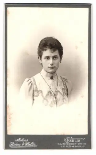 Fotografie Atelier Stein & Walter, Berlin, Köpenicker-Str. 102, Frieda W. im Porträt