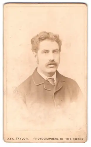 Fotografie A. & G. Taylor, Manchester, Market Street 60a, Porträt eines Mannes mit Schnurrbart