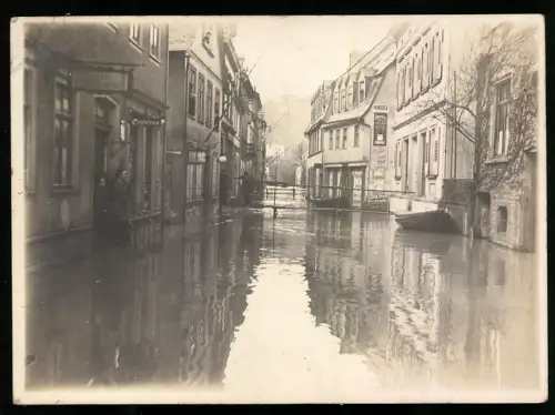 Fotografie unbekannter Fotograf, Ansicht St. Goarshausen, Hochwasser in der Strasse am Ansichtskarten - Laden