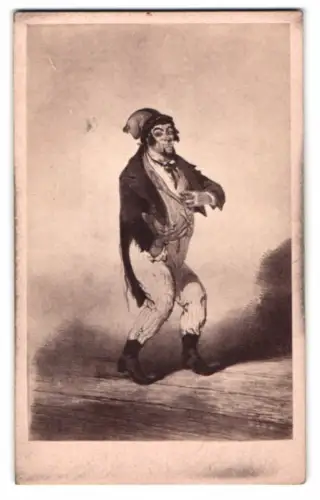 Fotografie Joseph Bermann, Wien, Karikatur Schauspieler Carl Treumann, Samuel Flekeles in Die Rekrutierung in Kräwinkl