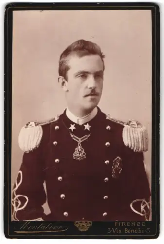 Fotografie Montabone, Firenze, Portrait Viktor Emanuel III. in Uniform, späterer König von Italien, 1890