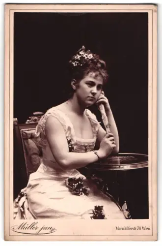 Fotografie M. Müller jun., Wien, Schauspielerin Katharina Frank als Kathi