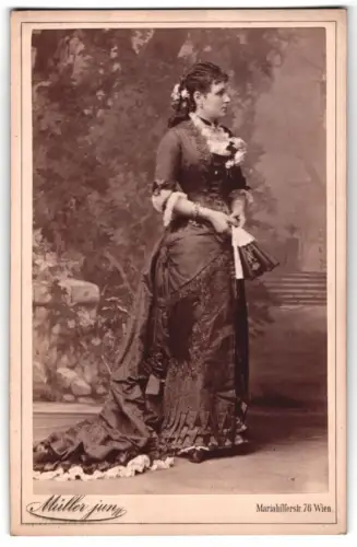 Fotografie M. Müller jun., Wien, Hermine Albrecht, österreichische Theaterschauspielerin