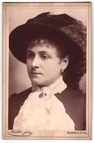 Fotografie M. Müller jun., Wien, Theaterschauspielerin Hermine Albrecht