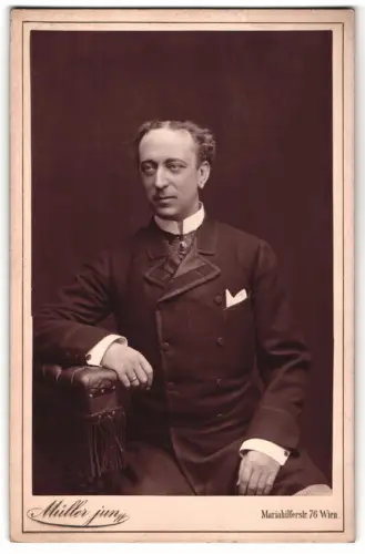 Fotografie M. Müller jun., Wien, Franz Tewele im Anzug, Schauspieler & Theaterdirektor