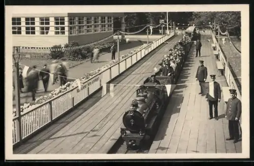 AK Düsseldorf, Grosse Ausstellung 1926, Die Liliputbahn im Bahnhof Haupttor