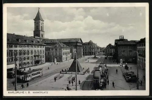 AK Karlsruhe i. B., Marktplatz mit Strassenbahn