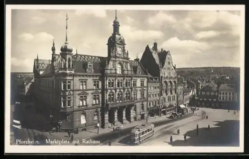 AK Pforzheim, Marktplatz mit Rathaus, Strassenbahn
