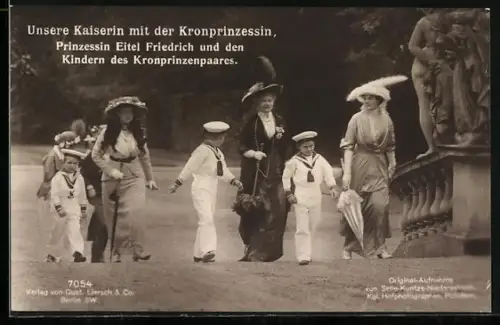 AK Die Kinder von Kronprinz Wilhelm von Preussen mit Kronprinzessin Cecilie und Kaiserin Auguste Viktoria