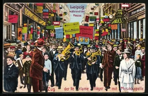 AK Leipzig, Während der Messe, Zug der Reklameträger mit Musikkapelle