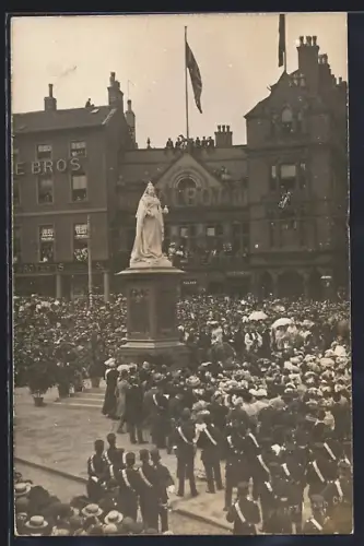 Foto-AK Nottingham, Talbot Theatre, Queen Victoria-Monument