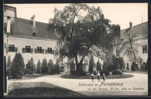 AK Persenbeug an der Donau, Schlosshof
