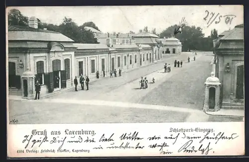 AK Laxenburg, Schlosspark-Eingang aus der Vogelschau, mit Wachsoldaten