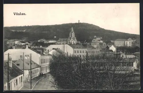 AK Vöslau, Teilansicht mit Strasse, Kirche und Turm aus der Vogelschau