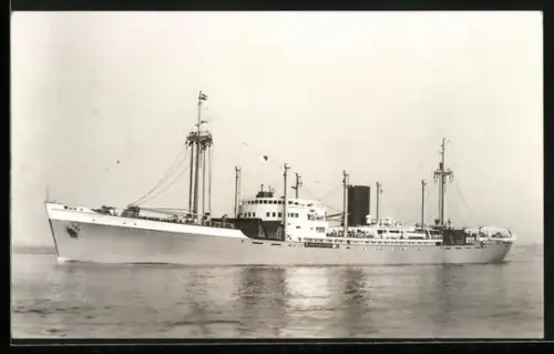 AK M.S. Mataram, Handelsschiff vor der Küste