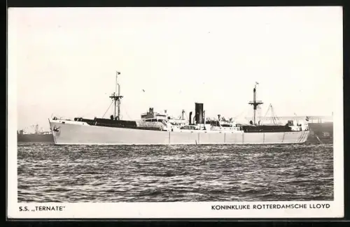 AK S.S. Ternate in Küstennähe, Handelsschiff