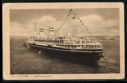 AK Passagierschiff MS Batory auf See