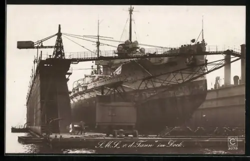 AK Kriegsschiff SMS v. d. Tann im Dock