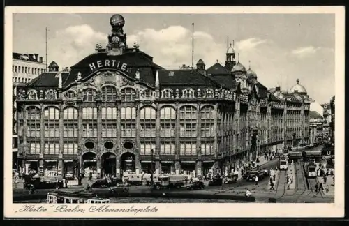 AK Berlin, Alexanderplatz, Hertie, Strassenbahnen, Autos, Passanten, U-Bahn-Eingang