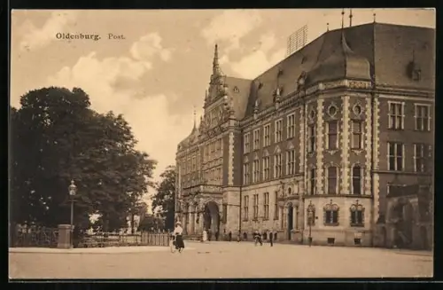 AK Oldenburg / O., Strasse am Postamt