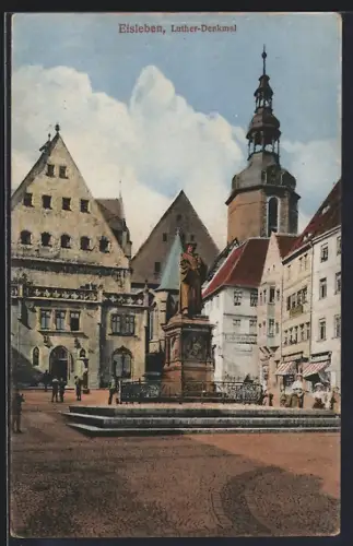 AK Eisleben, Luther-Denkmal auf dem Marktplatz mit Kirchblick