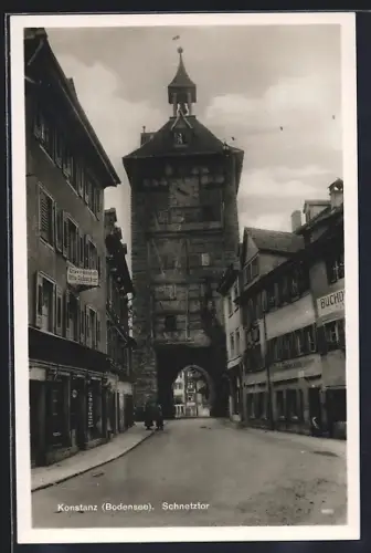 AK Konstanz /Bodensee, Strassenpartie am Schnetztor mit Geschäften