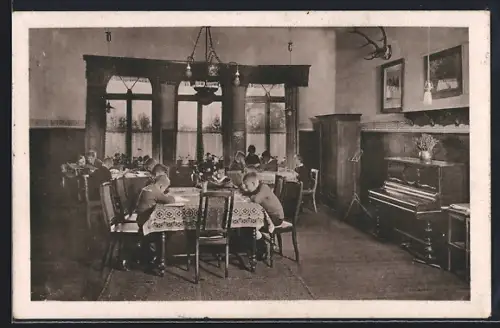 AK Berlin-Lichterfelde, Staatliche Bildungsanstalt, Gesellschaftszimmer mit Schülern