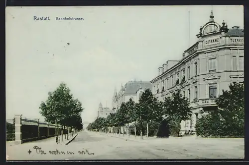 AK Rastatt, Bahnhofstrasse mit Hotel C. Franz Tuerke