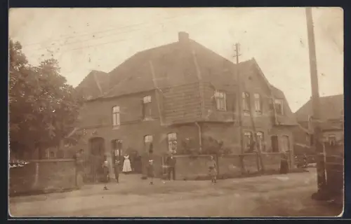 Foto-AK Lohnde, Strassenpartie mit Pension