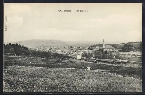 AK Void /Meuse, Vue générale du village avec église et campagne environnante