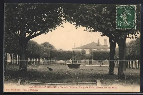 AK Varennes-en-Argonne, Place du Château dite place Verte plantée par les Alliés