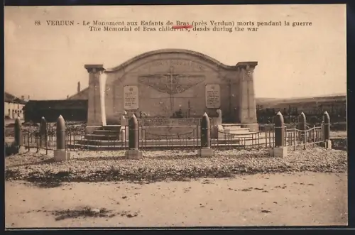 AK Verdun, Le Monument aux Enfants morts pendant la guerre