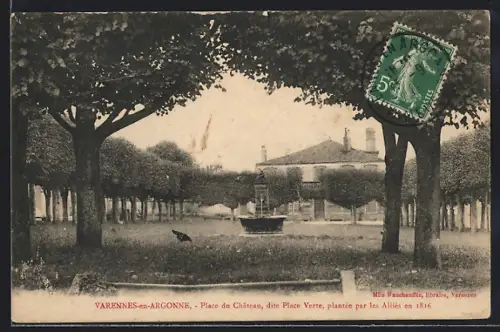 AK Varennes-en-Argonne, Place du Château dite Place Verte plantée par les Alliés en 1816