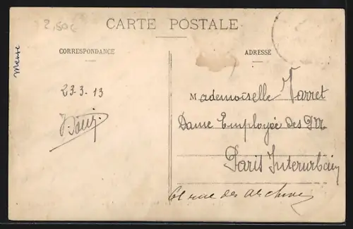 AK Clermont-en-Argonne, La Chapelle de Sainte-Anne avec des habitants devant