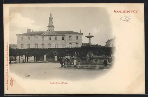 AK Commercy, Hôtel-de-Ville et fontaine sur la Grand Place