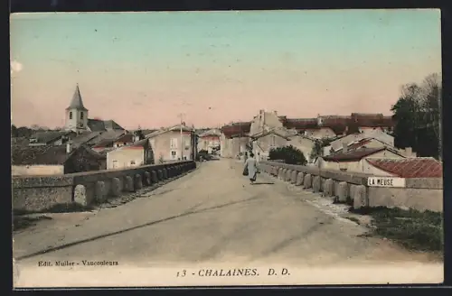 AK Chalaïnes, Vue du pont et du village avec clocher