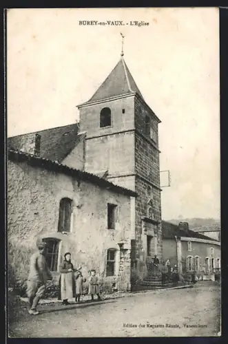 AK Burey-en-Vaux, L`Église avec villageois devant l`entrée