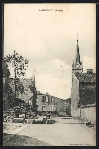AK Raulecourt /Meuse, Vue de la rue principale avec clocher et bâtiments anciens