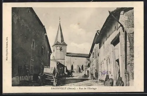 AK Dagonville /Meuse, Rue de l`Horloge avec église et bâtiments anciens