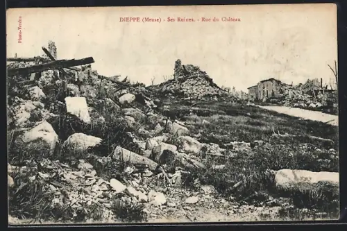 AK Dieppe /Meuse, Ses Ruines, Rue du Château