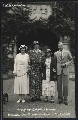 AK Kronprinzessin Cecilie, Prinzessin Cecilie, Alexandrine v. Preussen, Prinz Friedrich in Schloss Cecilienhof 1935