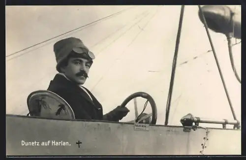 AK Pilot Dunetz in einem Flugzeug Harlan