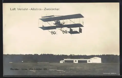 AK Albatros-Zweidecker-Flugzeug beim Abflug