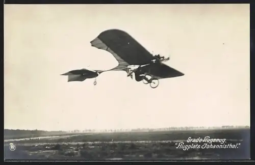 AK Grade Flugzeug auf dem Flugplatz Johannisthal
