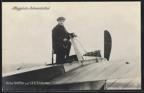 AK Johannisthal, Flugplatz, Victor Stöffler auf LVG Eindecker Flugzeug