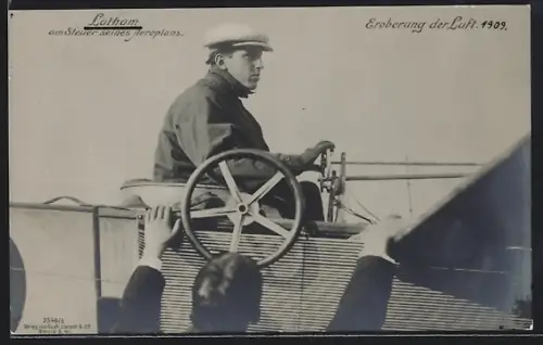 AK Latham am Steuer seines Flugzeuges