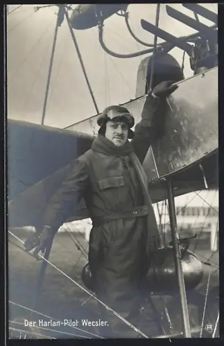 AK Der Harlan-Pilot Wecsler beim Einstieg in ein Flugzeug