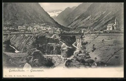 AK Goeschenen, Gotthardbahn, Leute am Ortsrand