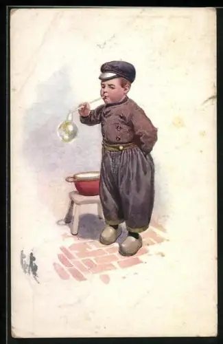 Künstler-AK junger Bursche spielt mit einer Seifenblase