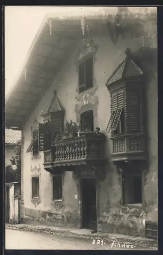 AK Schwaz, Kinder gucken vom Balkon hinab